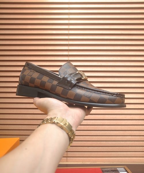 Alternative view of LV-444